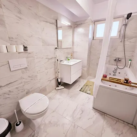 Rainbow Apartment Pink - Free Parking- Zona Spital Recuperare Iasi Exterior photo